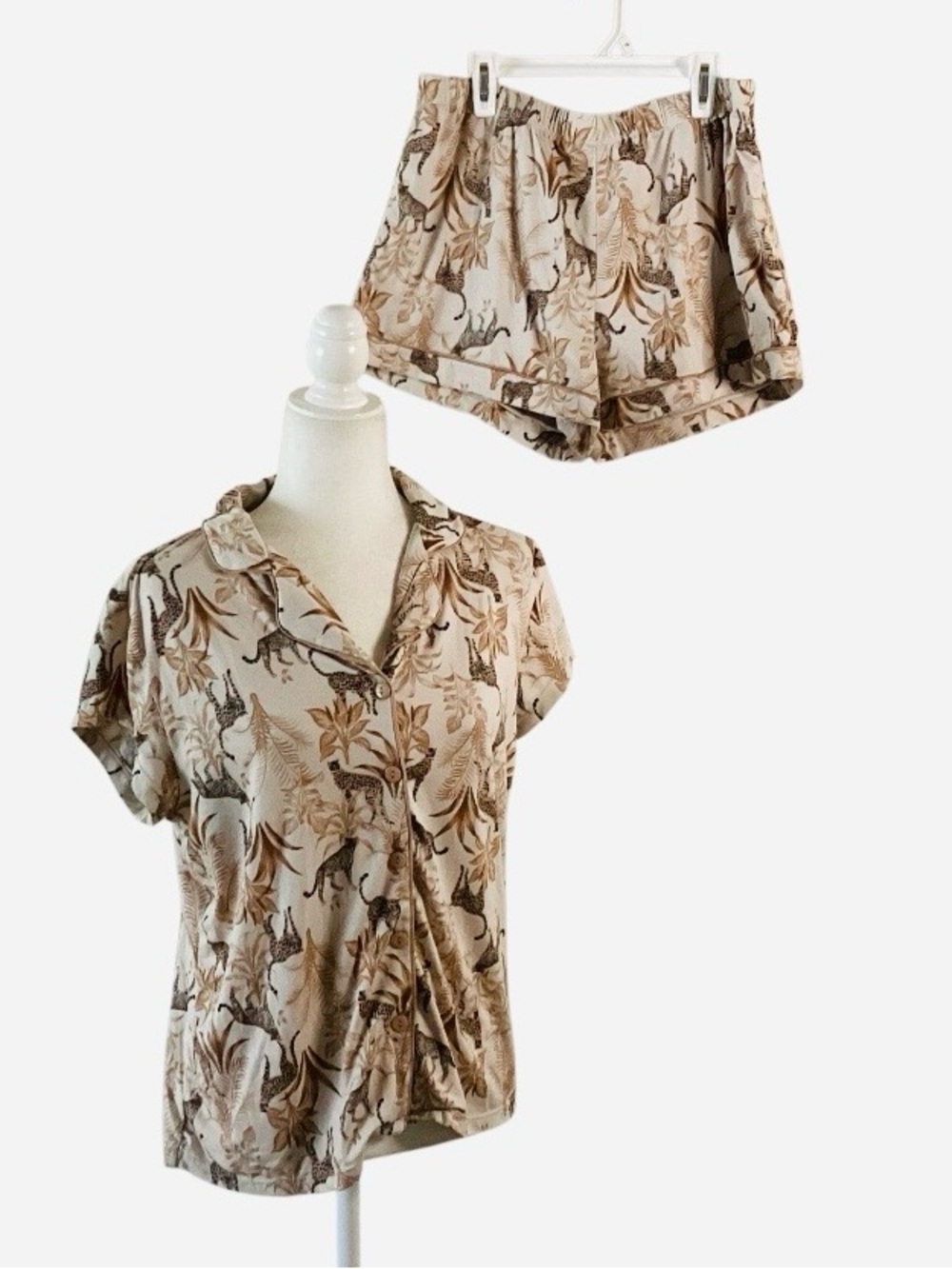 Tommy Bahama Beige and Brown Jungle Cheetah Top and Shorts Sleep Set Large